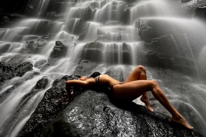 Tirta Empul temple, Jungle Swing and Waterfalls - Private Tour - Kanto Lampo Waterfall: the best photo finish
