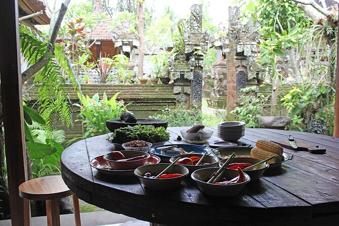 Traditional Balinese Meal in Ubud in Dewa's Family Village Home - The cooking element and what to expect