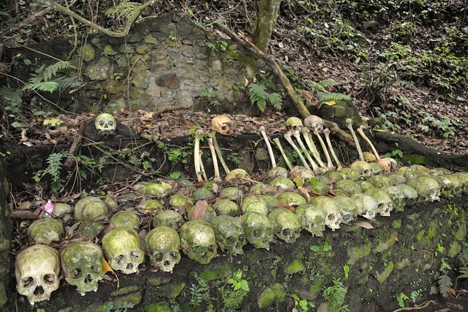 Trunyan Cemetery, Hot Spring, Penglipuran Village, and Waterfall Tour - Batur Natural Hot Spring after the cemetery