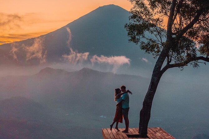 Ubud Bali Driver ( Bali Custom Tour ) - Uluwatu Temple: cliffs, ocean views, and the Kecak dance