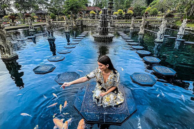 Ubud Bali Driver ( Bali Custom Tour ) - Ubud Art Market: browsing local crafts