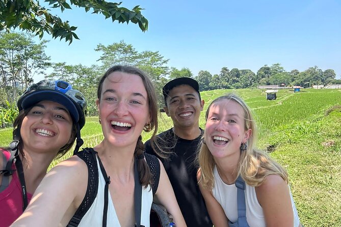 Ubud: Downhill Cycling with Volcano, Rice Terraces and Meal - Family compounds, temples, farms, and rice terraces