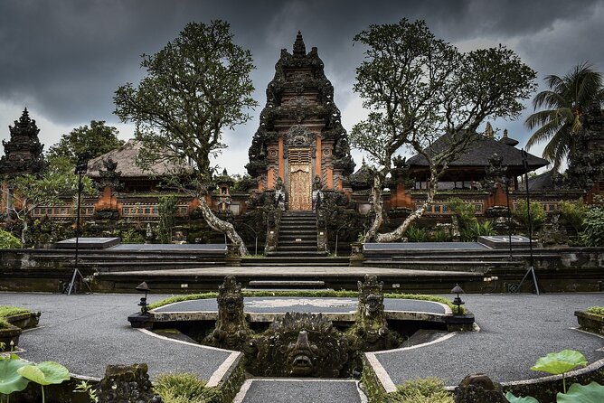Ubud Explorer Private Day Tour - A careful visit to the Sacred Monkey Forest