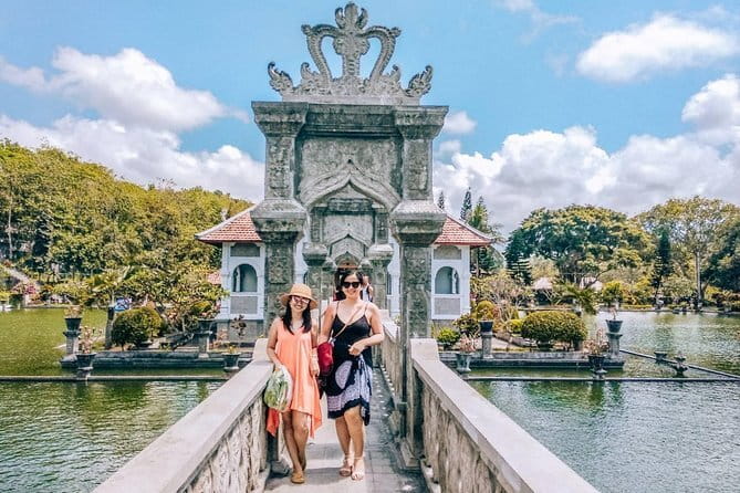 Ubud Private Tour From Cruise Port Benoa Bali All Inclusive - Batuan Temple and the difference between seeing and understanding