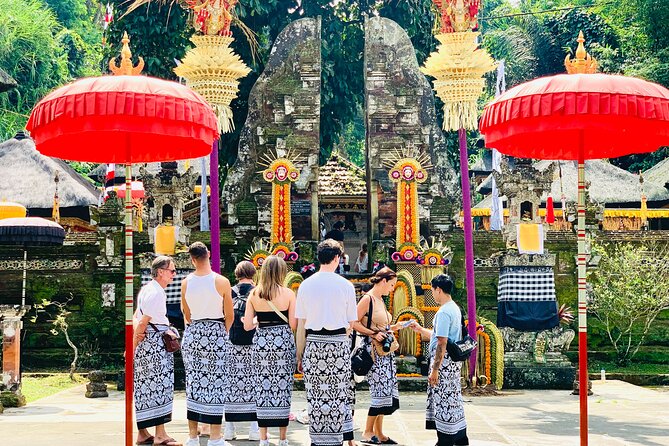 Ubud Private Tour: Waterfalls, Temple and Rice Terraces Swing - Kanto Lampo Waterfall: finish with rock pools