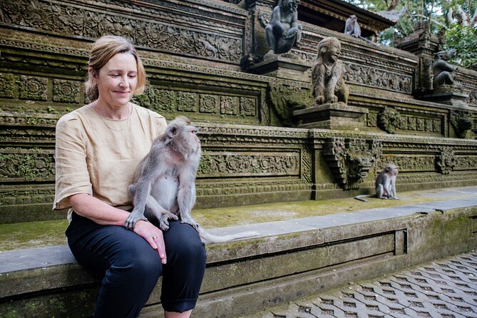 Ubud Small Group Tour: Monkey Forest, Tegalalang Rice Terraces and more - Ubud market and lunch add local texture