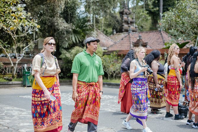 Ubud Small Group Tour: Monkey Forest, Tegalalang Rice Terraces and more - The guides are a major part of the value