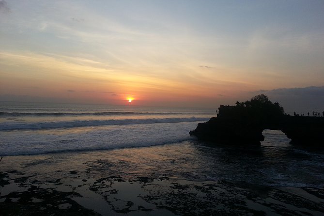 Ubud Tegalalang Rice Teracce & Tanah Lot Tour - Watching woodcarvers work in Mas or Kemenuh