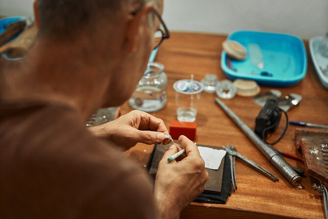 Ubud Town Center Silver Class - Create Your Own Silver Jewelry - Polishing the finished silver