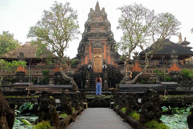 Ubud: Waterfall, Rice Terraces, and Monkey Forest Private Tour - Tegenungan Waterfall finishes with the day’s most active stop