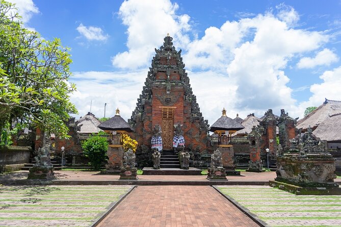 Ultimate Ubud Experience All Inclusive Private Day Tour - Cooling off at Tegenungan Waterfall
