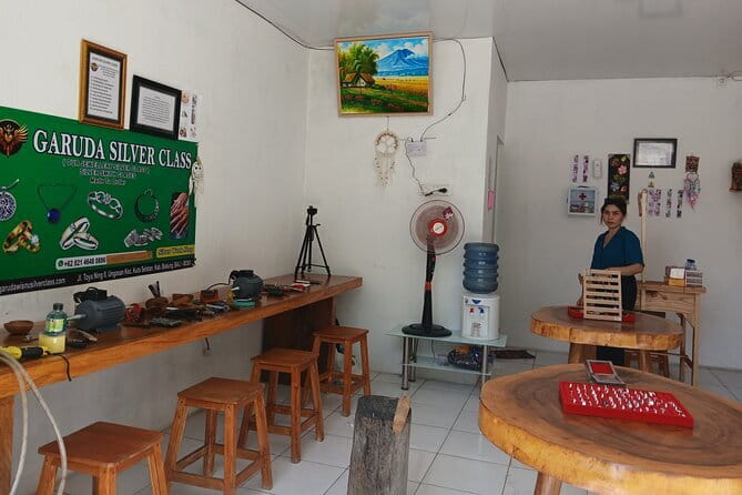 Uluwatu Silver Class: A Unique Jewelry-Making Experience in Bali - Learning the tools and materials