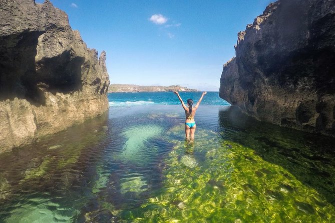 West Nusa Penida Island - Instagram Tour - Banjar Nyuh Harbour and the island car