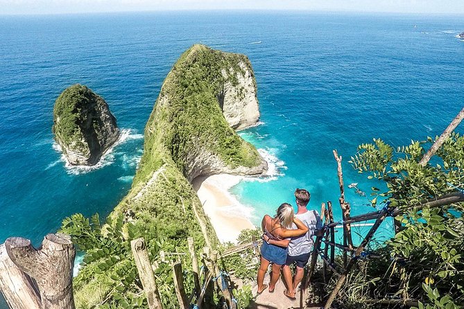 West Nusa Penida Island - Instagram Tour - Broken Beach, a cliff-ringed coastal view